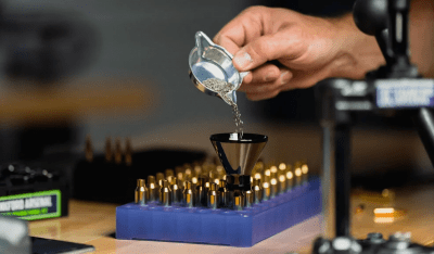 Frankford Arsenal Kruttratt i aluminium med 8 utbytbara munstycken för kal. 17-45